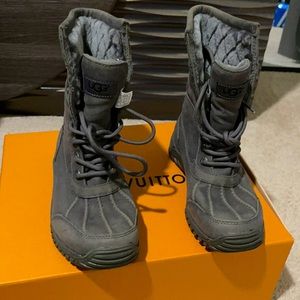 💯Authentic UGG Youth 5M 🥾 Butte WATERPROOF